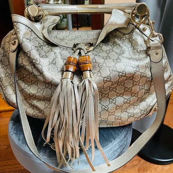 Gucci GG Signature Indy Large - Picture 8 of 16